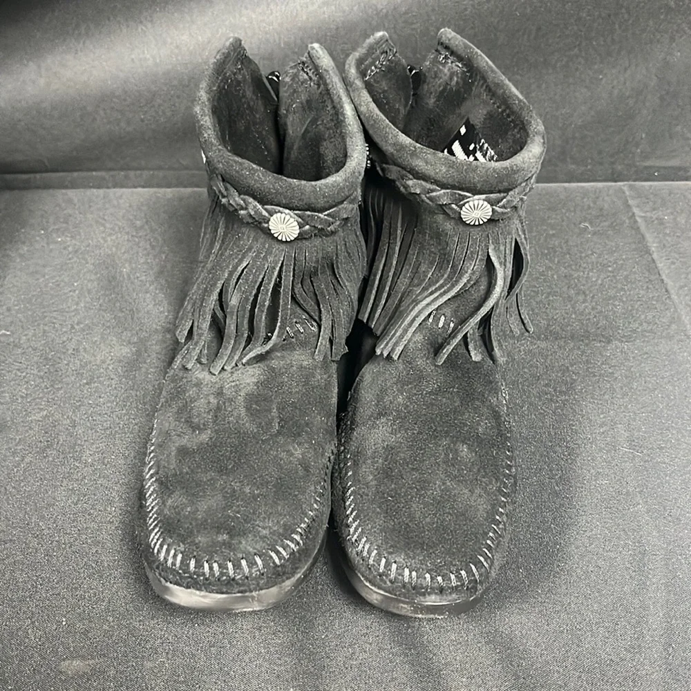 Minnetonka Women’s Zip Up High Top Boot (2917) - Picture 5 of 10